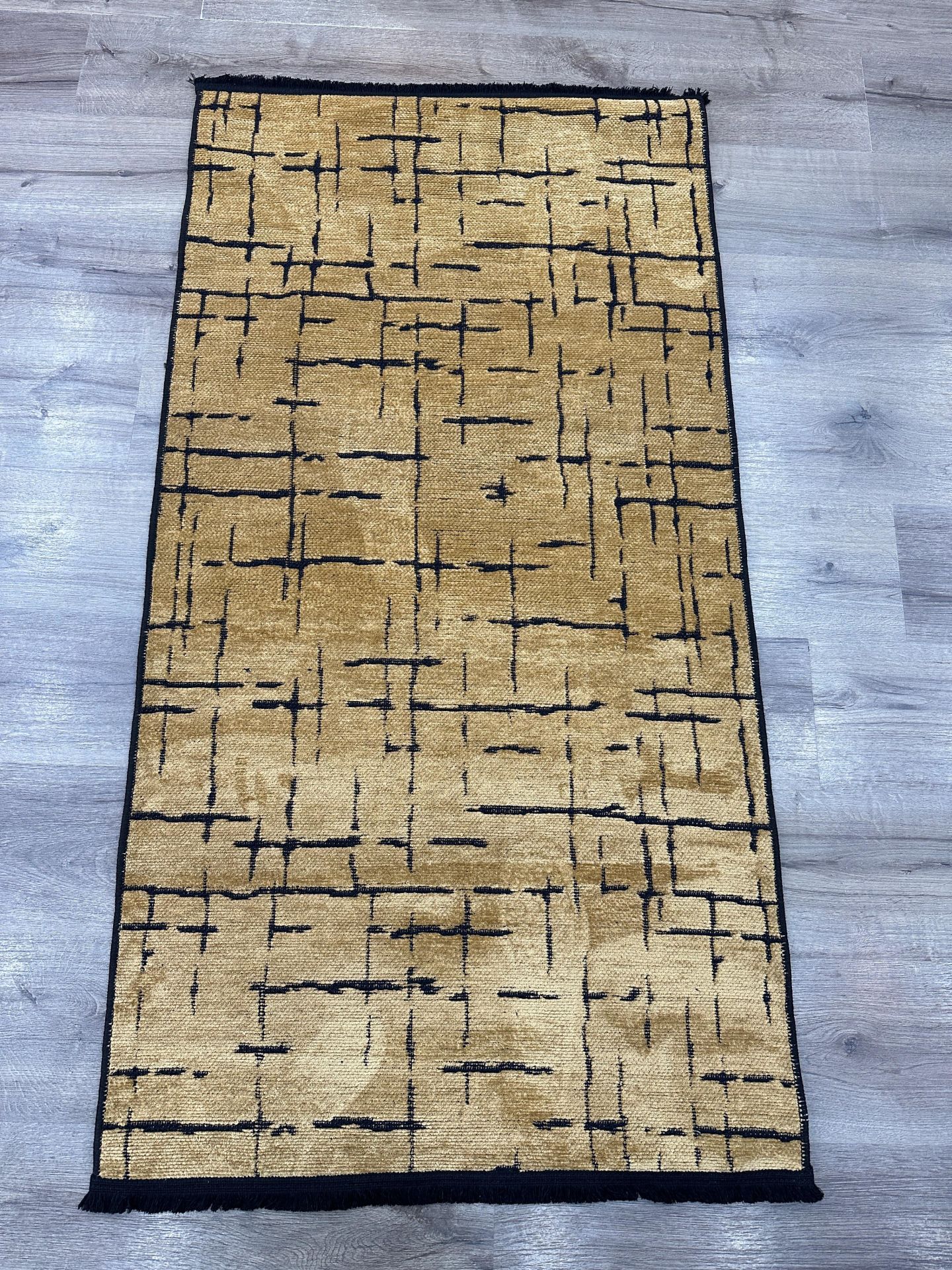 TP02 Gold Dekoratif Kilim Çamaşır Makinasında Yıkanabilir