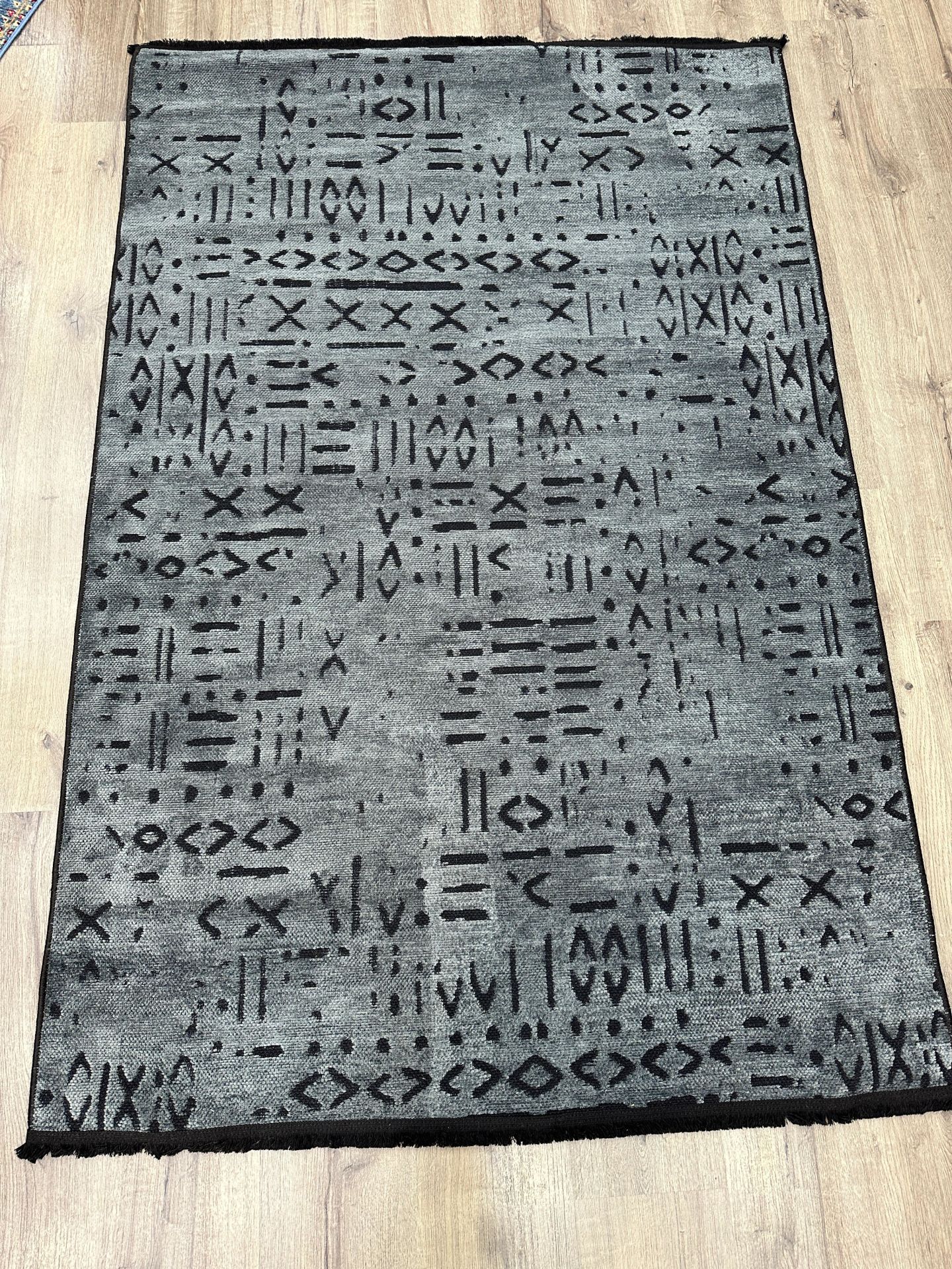 TP01 Antrasit Dekoratif Kilim Çamaşır Makinasında Yıkanabilir
