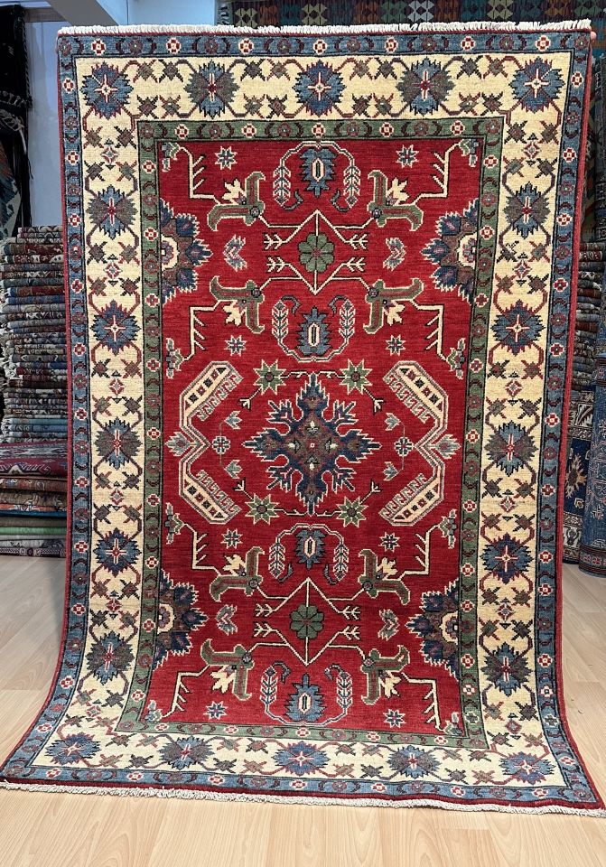 SULTANİ HALI 282 Usak Desenli Yüksek Kalite Kök Boya Salon Halısı