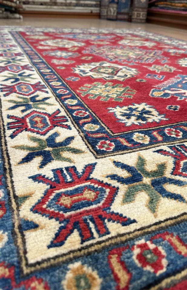 SULTANİ HALI 279 Usak Desenli Yüksek Kalite Kök Boya Salon Halısı
