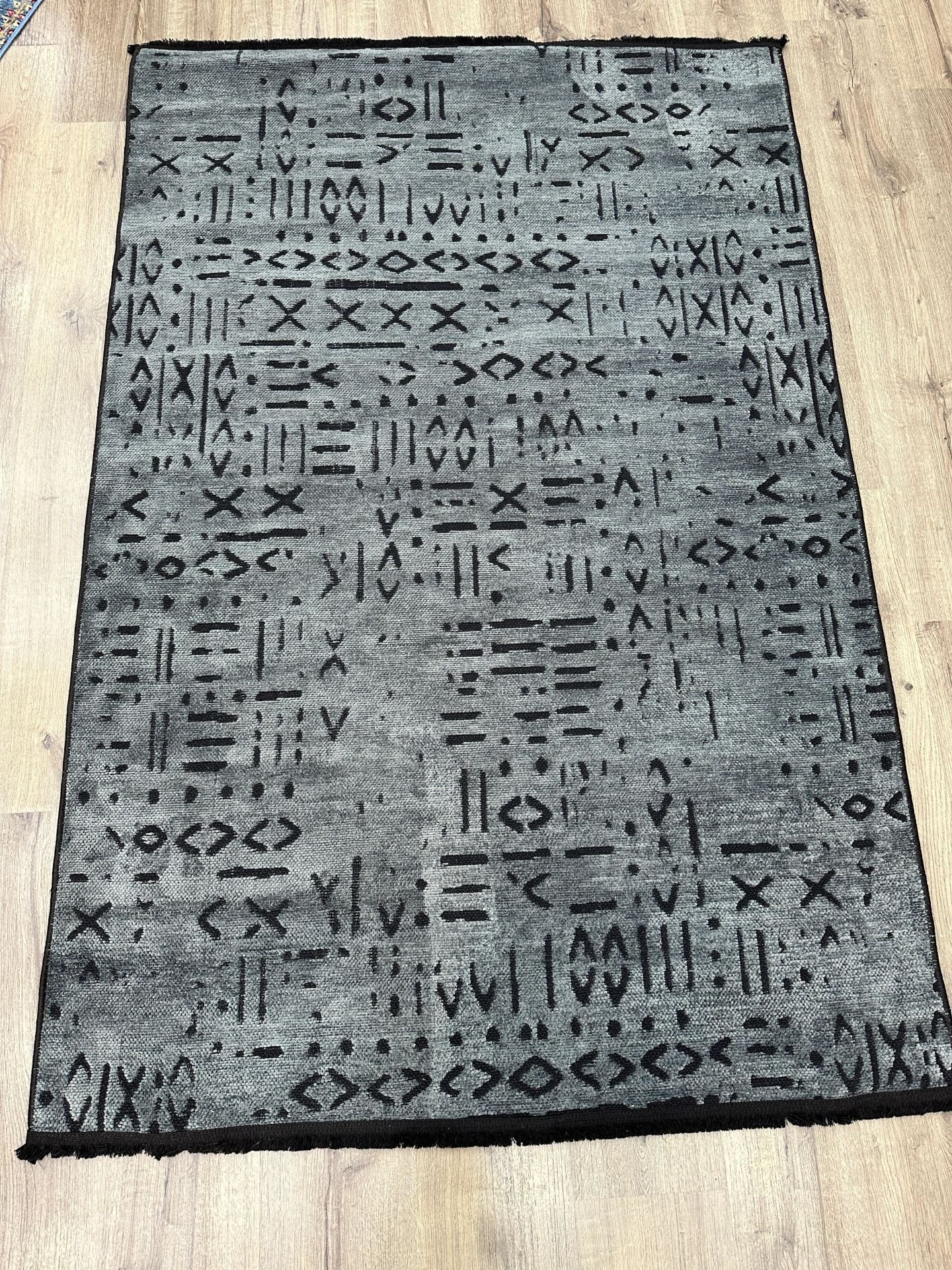 TP01 Antrasit Dekoratif Kilim Çamaşır Makinasında Yıkanabilir